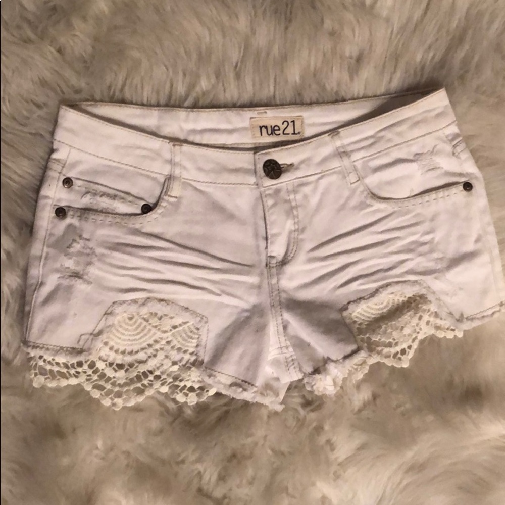 Rue 21 White Denim Short w/ Crochet: 5/6